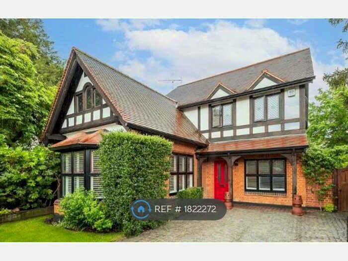 5 Bedroom Detached House To Rent In High Road, Loughton, IG10