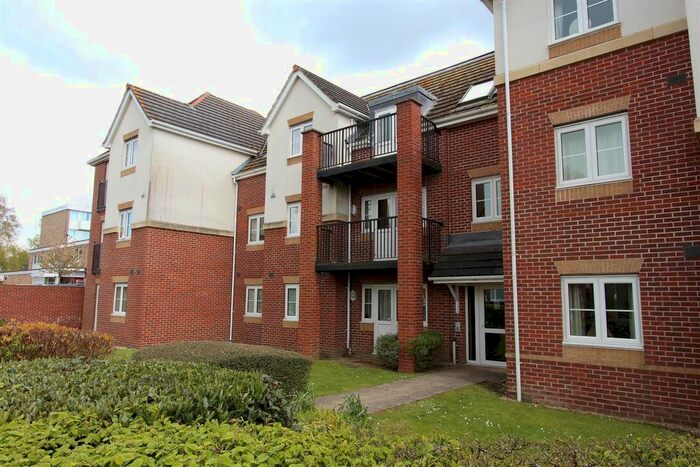 2 Bedroom Flat To Rent In Ashdown House, Hiltingbury Road, Hiltingbury, Chandlers Ford, SO53