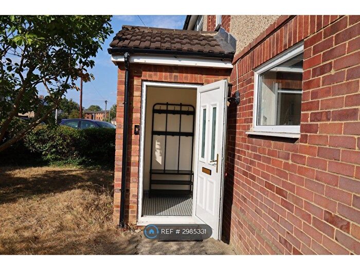 3 Bedroom Semi-Detached House To Rent In Knights Way, Reading, RG4