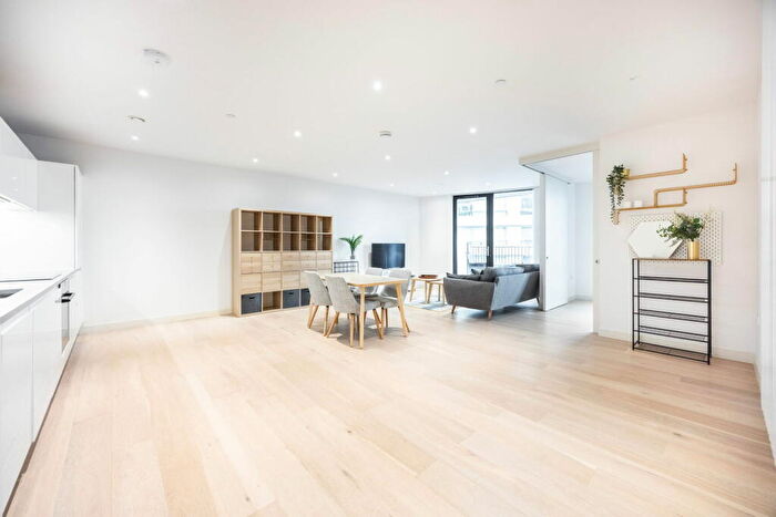 2 Bedroom Apartment For Sale In Starboard Way, London, E16