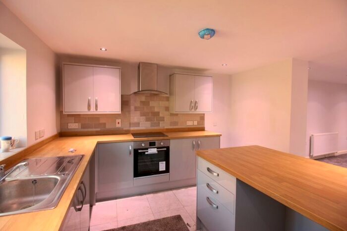 2 Bedroom Apartment To Rent In Castle Terrace, Doncaster, DN12