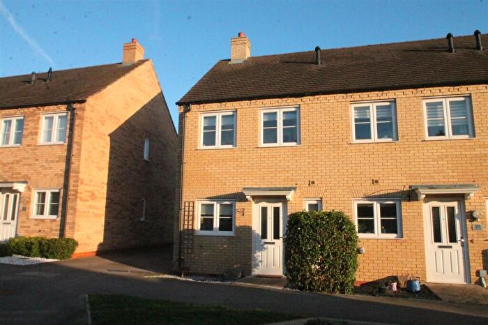 2 Bedroom End Of Terrace House To Rent In Markham Rise, Bedford, MK41