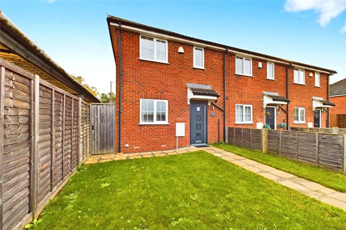 3 Bedroom End Of Terrace House For Sale In Macs Close, Padworth, Fn, RG7