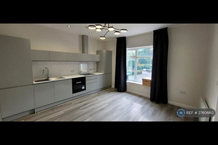 1 Bedroom Flat To Rent In Crowthorne, Crowthorne, RG45