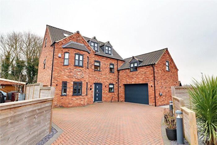 6 Bedroom Detached House For Sale In Lakeside View, Ealand, DN17