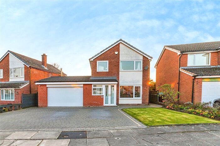 3 Bedroom Detached House For Sale In Barnside Close, Bury, Greater Manchester, BL9