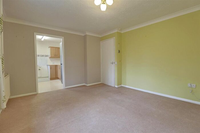 2 Bedroom Flat For Sale In Rookwood View, Denmead, Waterlooville, PO7