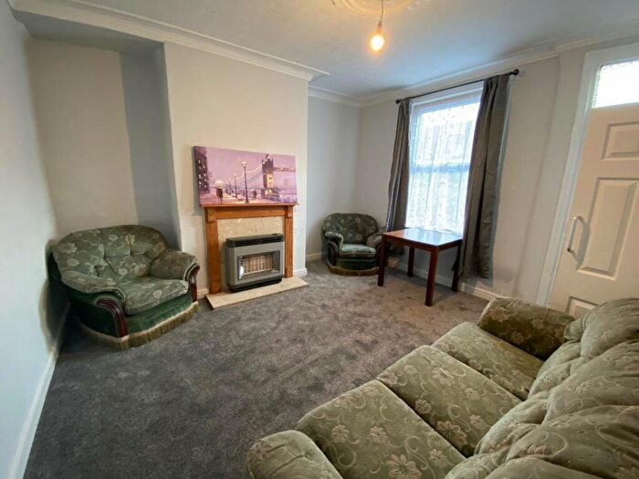 1 Bedroom Terraced House To Rent In Edgware Row, Leeds, West Yorkshire, LS8