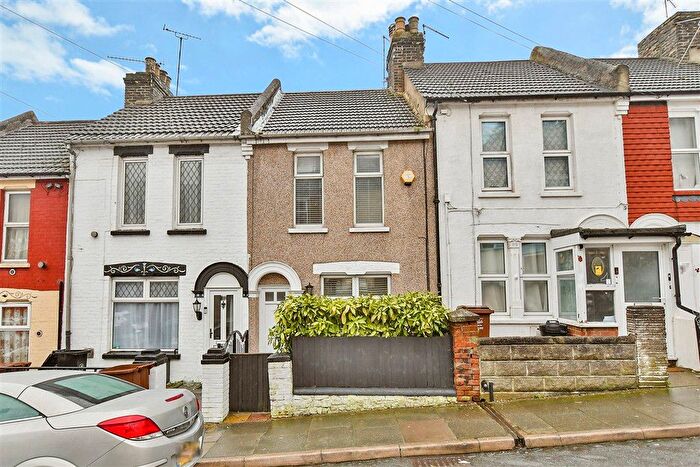 2 Bedroom Terraced House For Sale In Gordon Road, Chatham, Kent, ME4