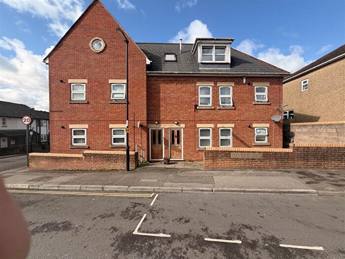 2 Bedroom Apartment To Rent In River View, Spear Road, Southampton, SO14