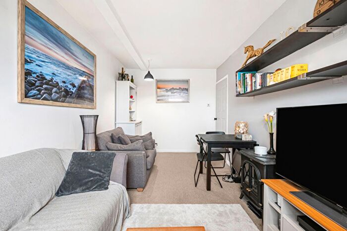 1 Bedroom Flat For Sale In Pendennis Road, London, SW16