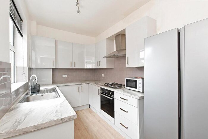 6 Bedroom House To Rent In Cowlishaw Road, Sheffield, S11