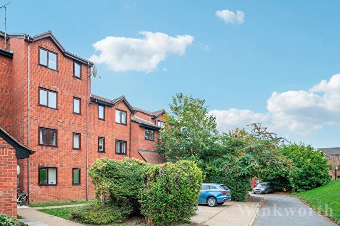 1 Bedroom Apartment For Sale In Samuel Close, London, SE14