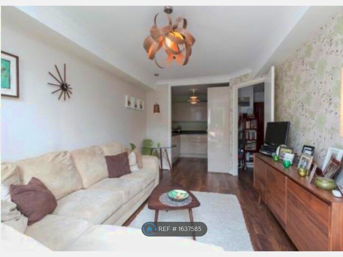 1 Bedroom Flat To Rent In Leabank Square, London, E9