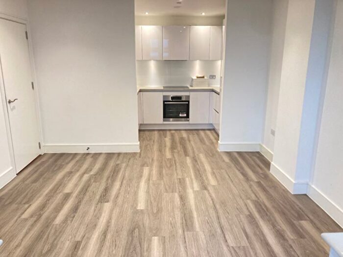 1 Bedroom Flat To Rent In Very Near Healum Avenue Area, Southall, UB2