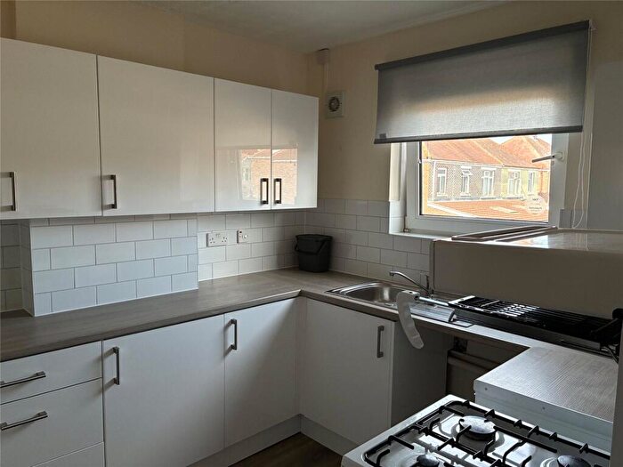 2 Bedroom Flat To Rent In London Road, Portsmouth, Hampshire, PO2