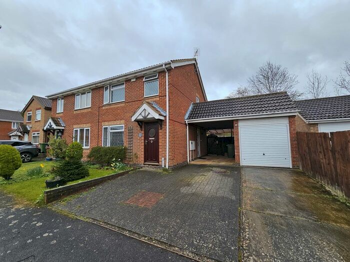 3 Bedroom Semi-Detached House To Rent In Grafton Close, Wellingborough, Northamptonshire., NN8