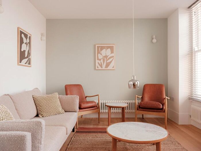 3 Bedroom Flat To Rent In Prince Of Wales Drive, London, SW11