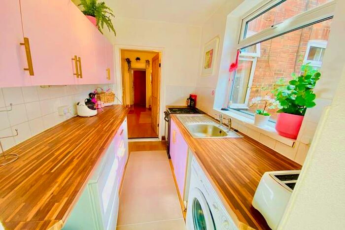4 Bedroom House To Rent In Montague Road, Leicester, LE2