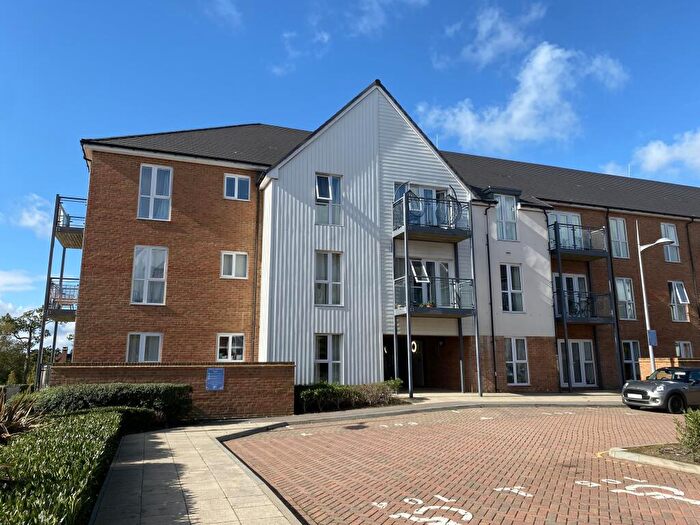 2 Bedroom Apartment To Rent In Holmbush Mews, Faygate, Horsham, RH12