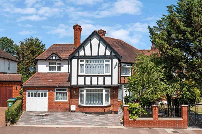 6 Bedroom Semi-Detached House For Sale In East Lane, Wembley, HA0