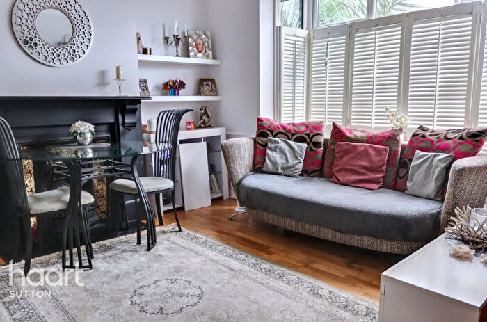 2 Bedroom Flat For Sale In Bond Road, Mitcham, CR4