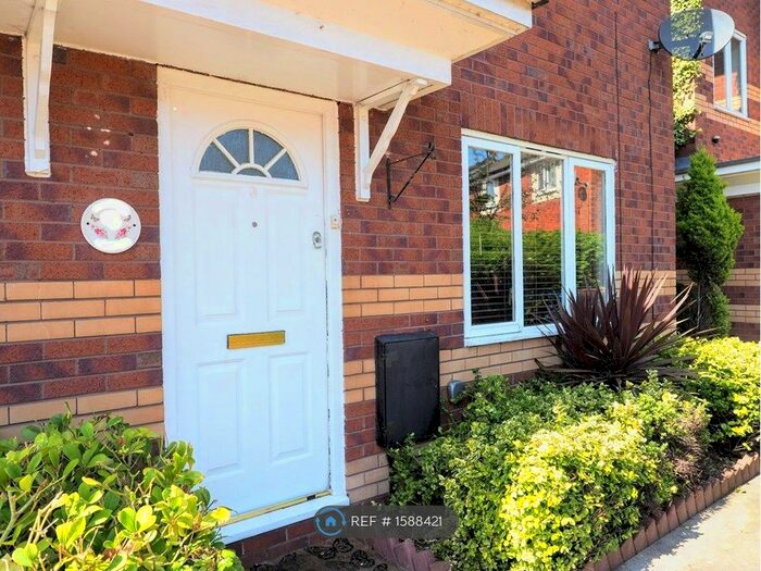 3 Bedroom Semi-Detached House To Rent In Calico Close, Salford, M3
