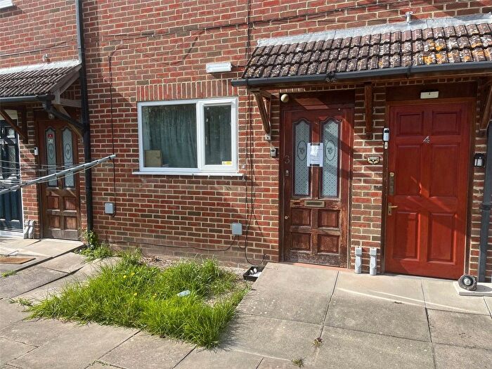 1 Bedroom Maisonette For Sale In St. Francis Close, Rochester, Kent, ME2