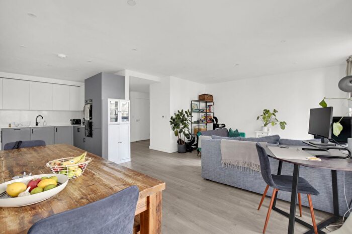 3 Bedroom Flat To Rent In Coster Avenue, London, N4