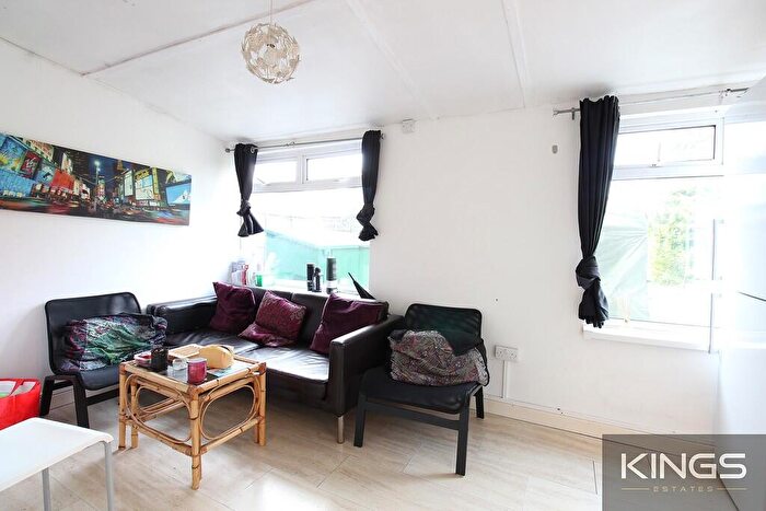 5 Bedroom Semi-Detached House To Rent In Harefield Road, SO17