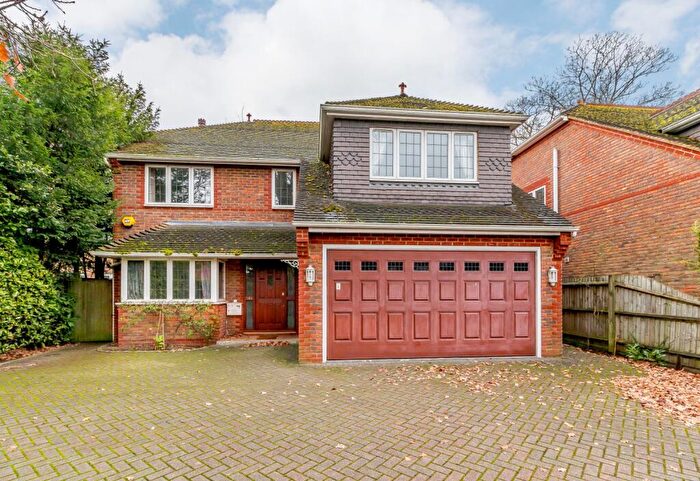 5 Bedroom Detached House To Rent In Hersham Road, Walton On Thames, KT12