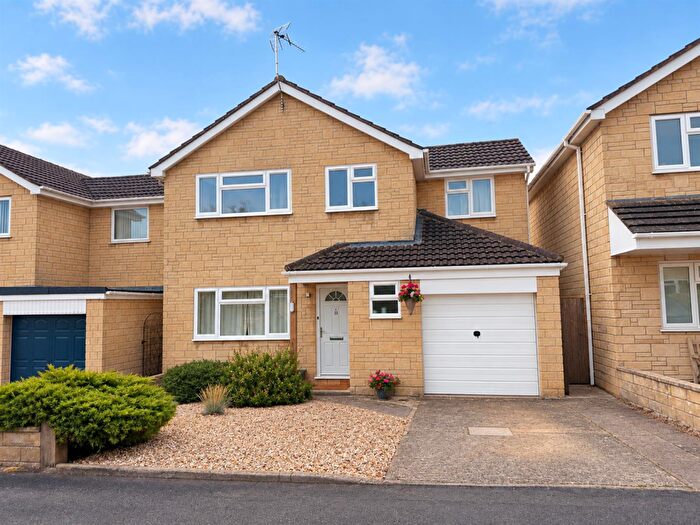4 Bedroom Detached House For Sale In Coniston Road, Chippenham, SN14