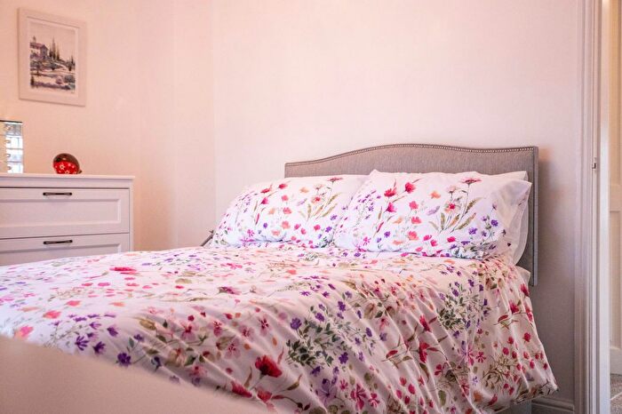 2 Bedroom Semi-Detached House For Sale In Manchester Road, Woolston, WA1