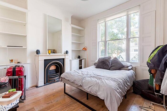 2 Bedroom Flat For Sale In Campbell Road, Bow, London, E3