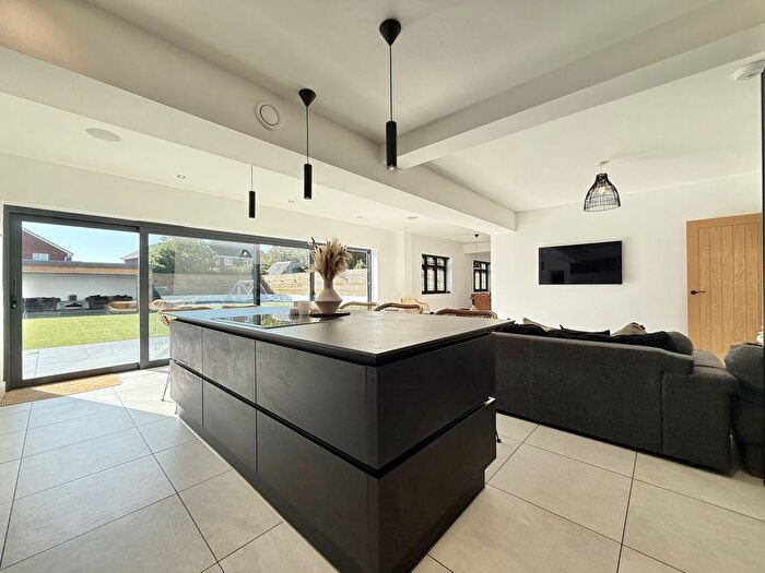 4 Bedroom Detached House For Sale In Shillingford Road, Alphington, EX2