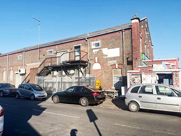 Studio To Rent In Dunstable Road, Luton, LU4