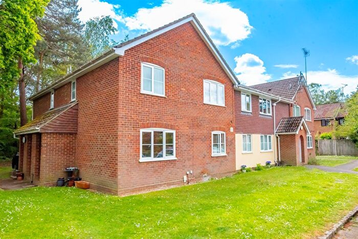 1 Bedroom Flat For Sale In Albert Road, Bagshot, GU19