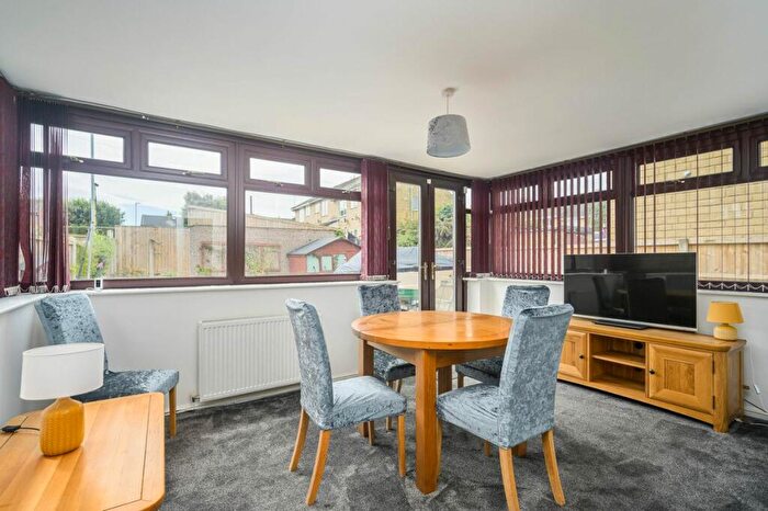 3 Bedroom Detached House For Sale In Hawley Way, Morley, Leeds, LS27