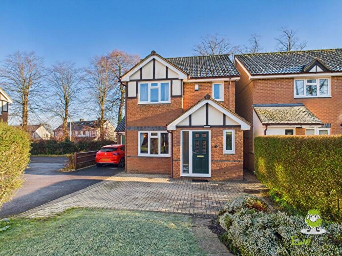 3 Bedroom Detached House For Sale In St. Thomas Close, Basingstoke, Hampshire, RG21
