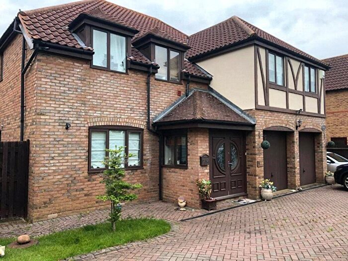 5 Bedroom Detached House For Sale In Lynmouth Crescent, Furzton, Milton Keynes, Buckinghamshire, MK4