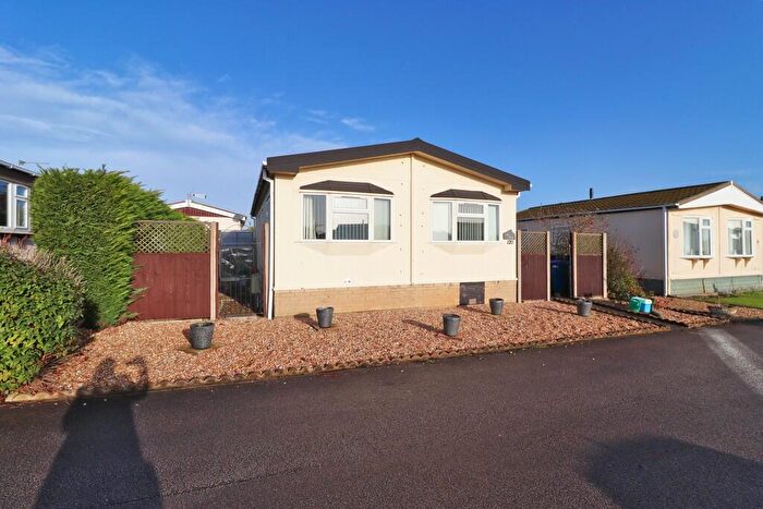 2 Bedroom Park Home For Sale In Stonecliff Park, Prebend Lane, Welton, LN2