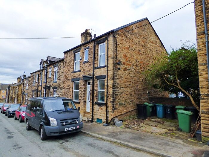 2 Bedroom End Terrace House For Sale In Rycroft Drive, Leeds, LS13