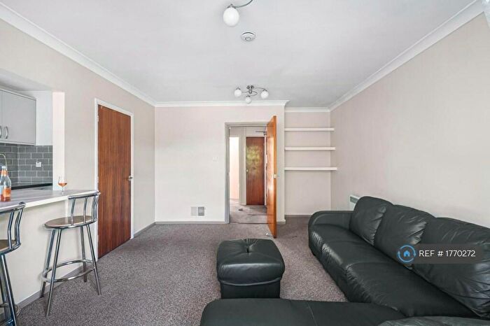 1 Bedroom Flat To Rent In Dulwich Wood Avenue, London, SE19