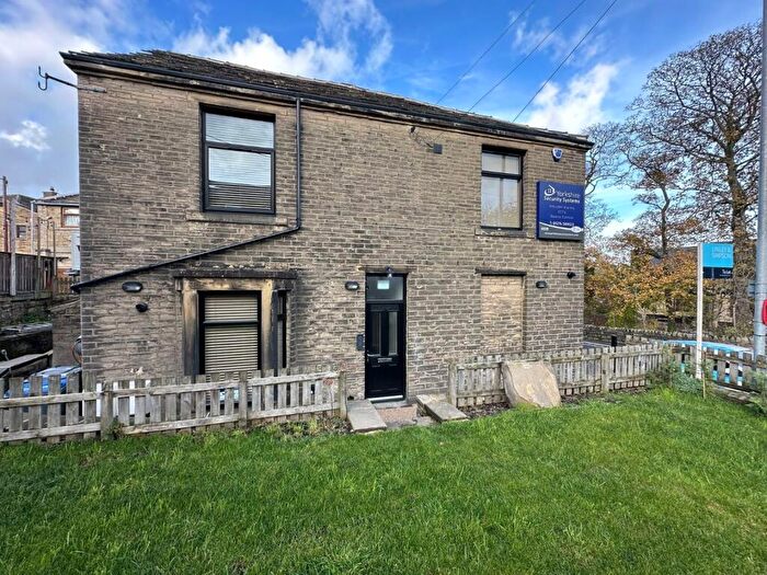 2 Bedroom Flat To Rent In Main Street, Wilsden, West Yorkshire, BD15