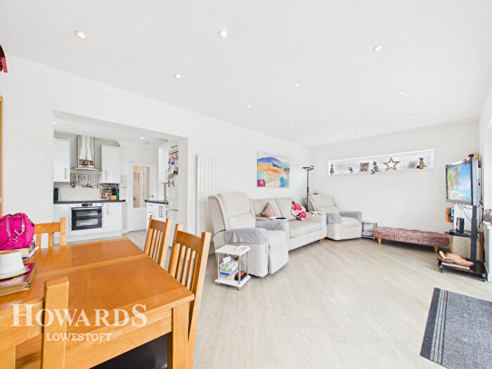 3 Bedroom Detached Bungalow For Sale In Woods Loke West, Lowestoft, NR32