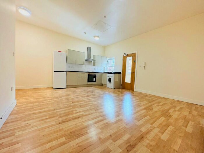 2 Bedroom Apartment To Rent In Alma Street, Luton, Bedfordshire, LU1