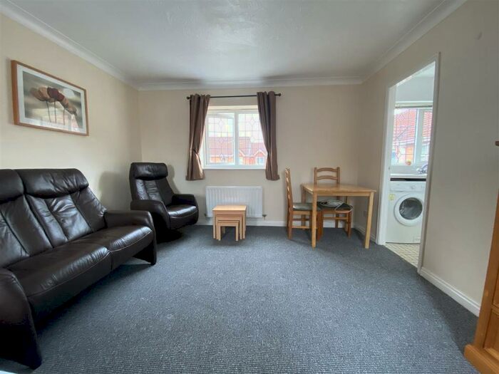 Studio To Rent In Drayford Close, Sale, M23