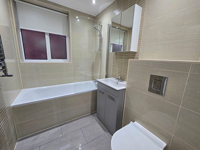 3 Bedroom Flat To Rent In Durnsford Road, Southfields, South West London, SW19