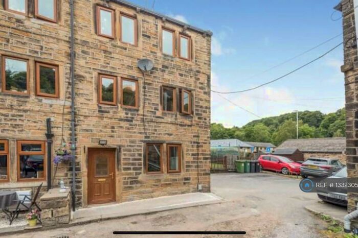 2 Bedroom End Of Terrace House To Rent In Huddersfield Road, Honley, Holmfirth, HD9