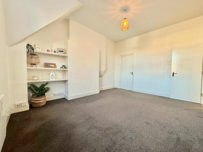 1 Bedroom Apartment To Rent In Queen Street, Ramsgate, CT11